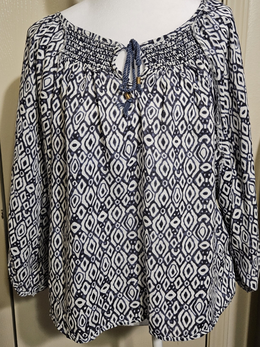 Sun & Shadow Navy and White Geometric Peasant Tunic, size Large, 100% rayon.